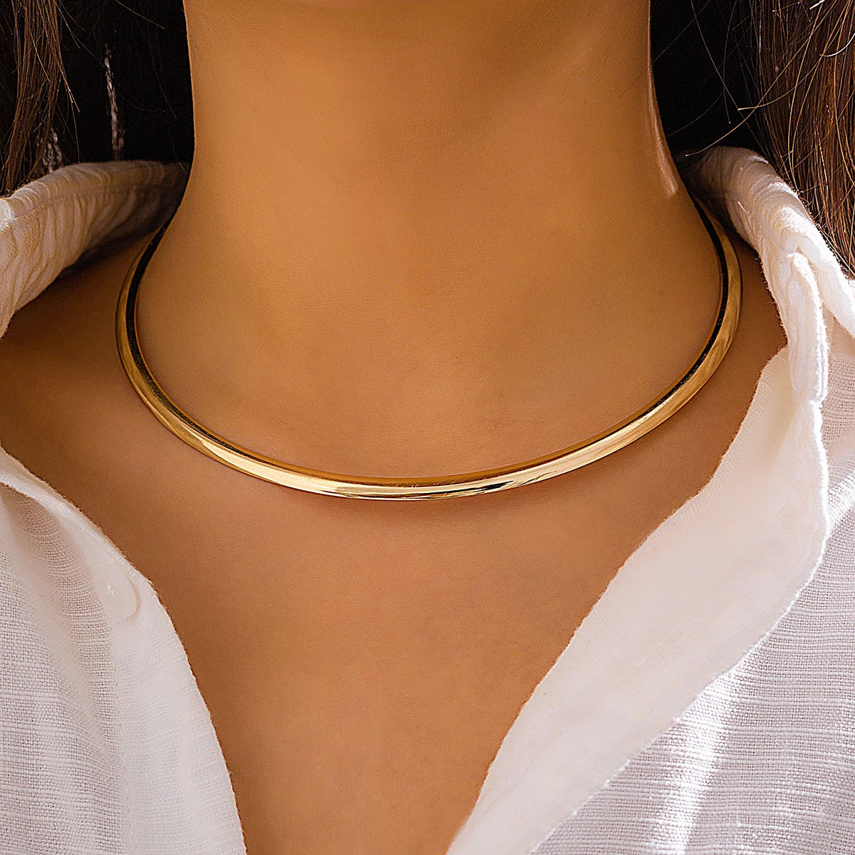 Golden Grace Choker – The Essence of Modern Elegance