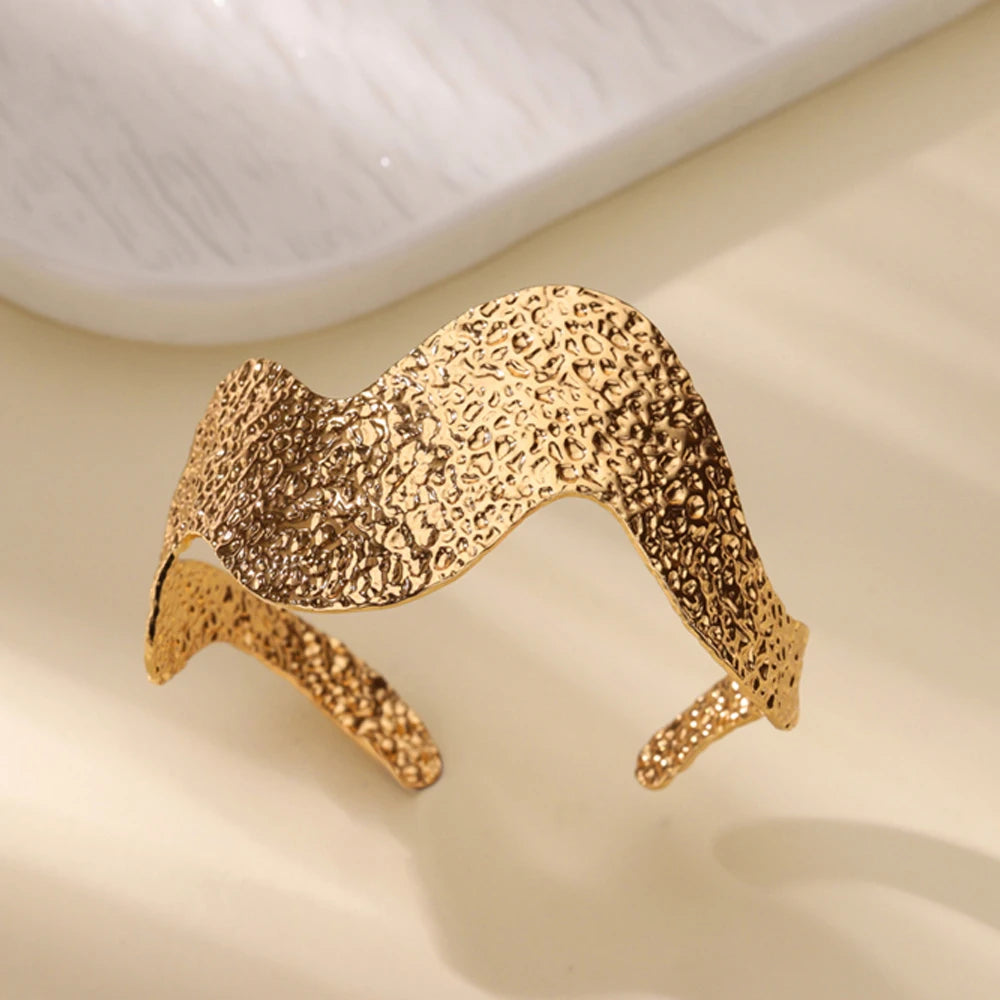 Golden Muse Bracelet Collection – Sculpted Elegance for Every Occasion