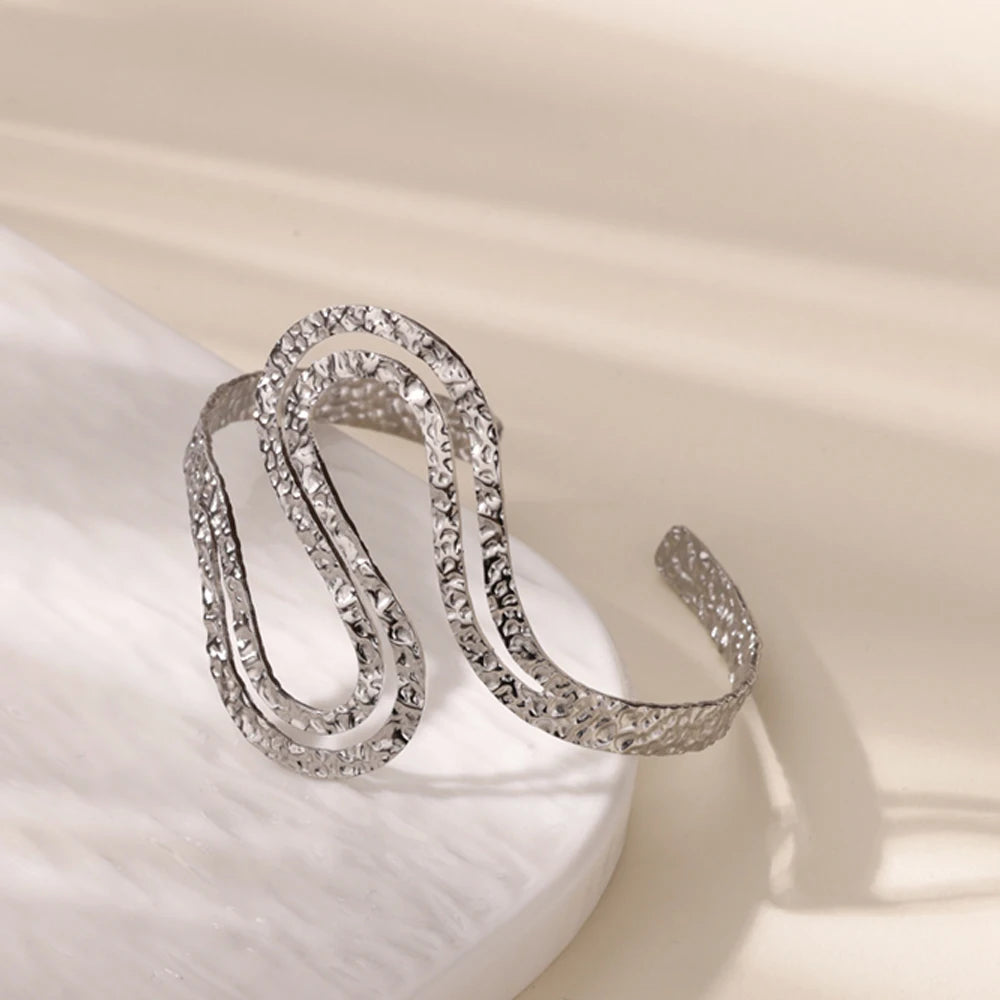 Golden Muse Bracelet Collection – Sculpted Elegance for Every Occasion