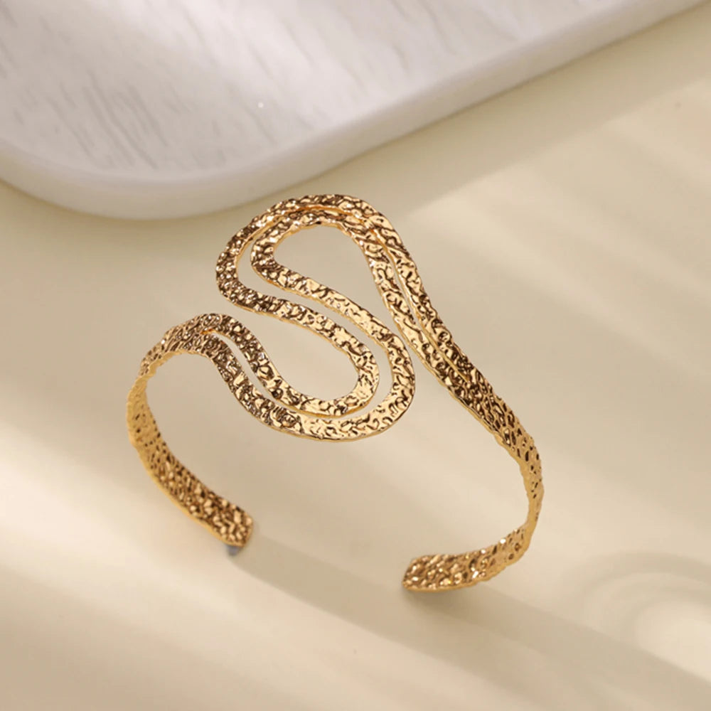Golden Muse Bracelet Collection – Sculpted Elegance for Every Occasion