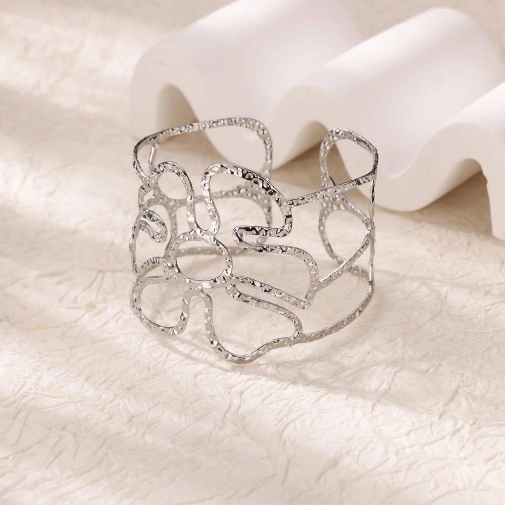 Golden Muse Bracelet Collection – Sculpted Elegance for Every Occasion