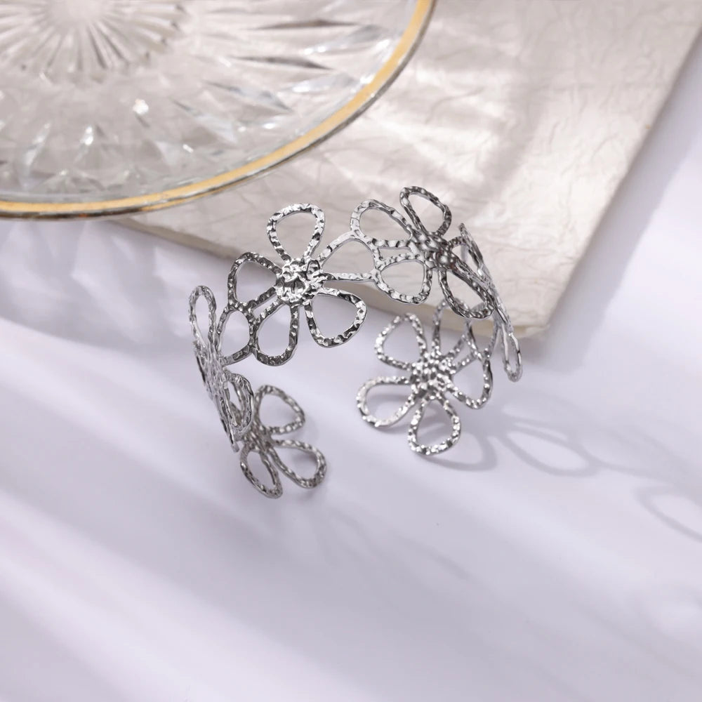 Golden Muse Bracelet Collection – Sculpted Elegance for Every Occasion