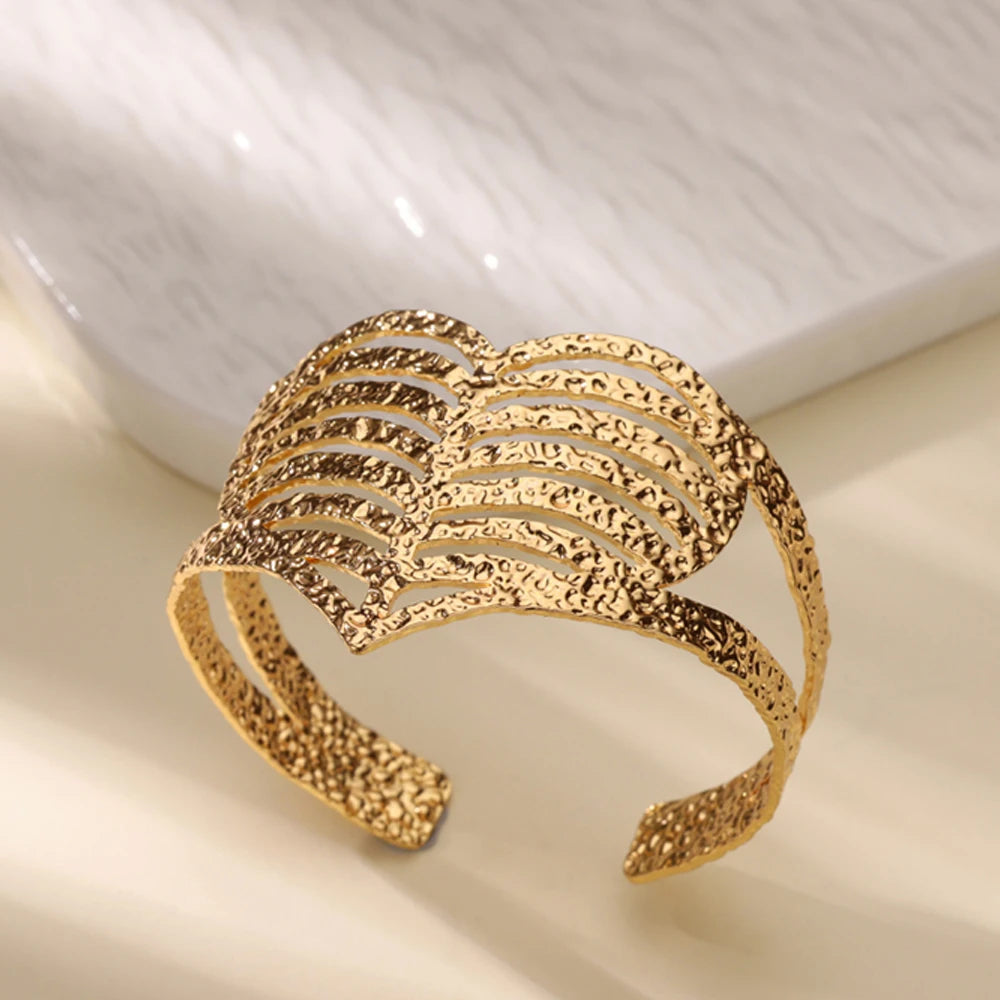 Golden Muse Bracelet Collection – Sculpted Elegance for Every Occasion