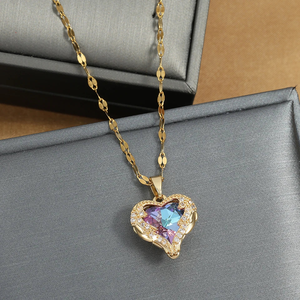 Eternal Heart Gem Necklace – The Light of Love and Elegance