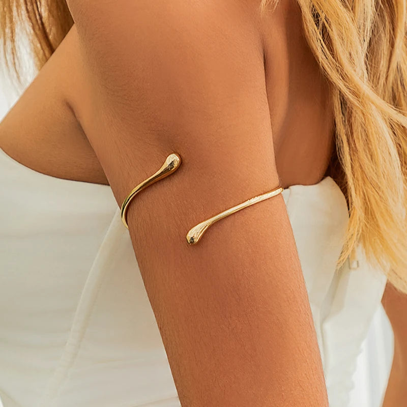 Golden Serpent Arm Cuff – Bold Elegance Redefined