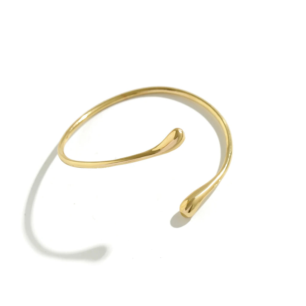 Golden Serpent Arm Cuff – Bold Elegance Redefined