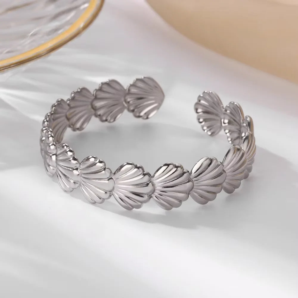 Golden Muse Bracelet Collection – Sculpted Elegance for Every Occasion