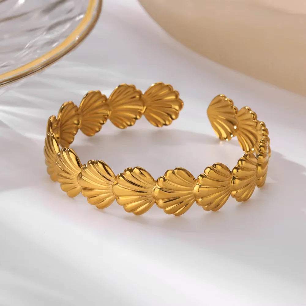 Golden Muse Bracelet Collection – Sculpted Elegance for Every Occasion