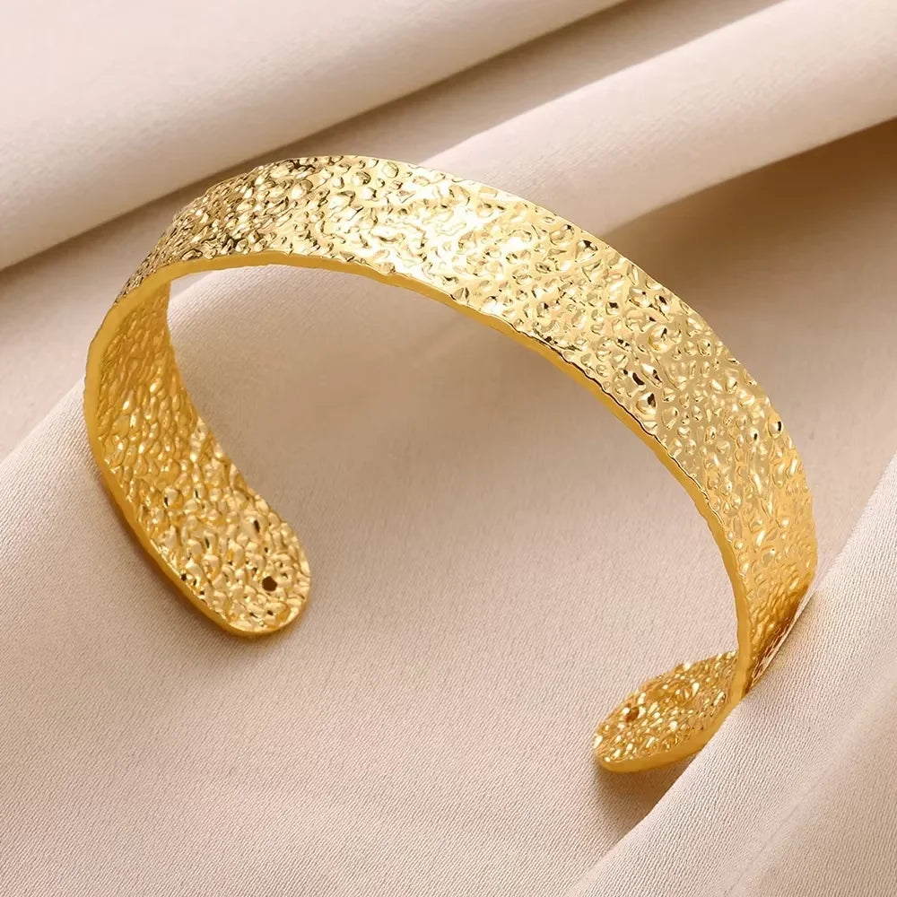 Golden Muse Bracelet Collection – Sculpted Elegance for Every Occasion