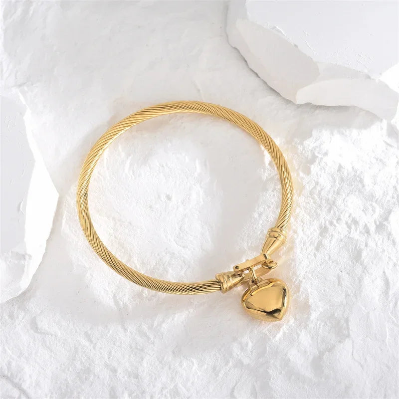 Golden Heart Luxe Bracelet – 18K Gold Plated Elegance