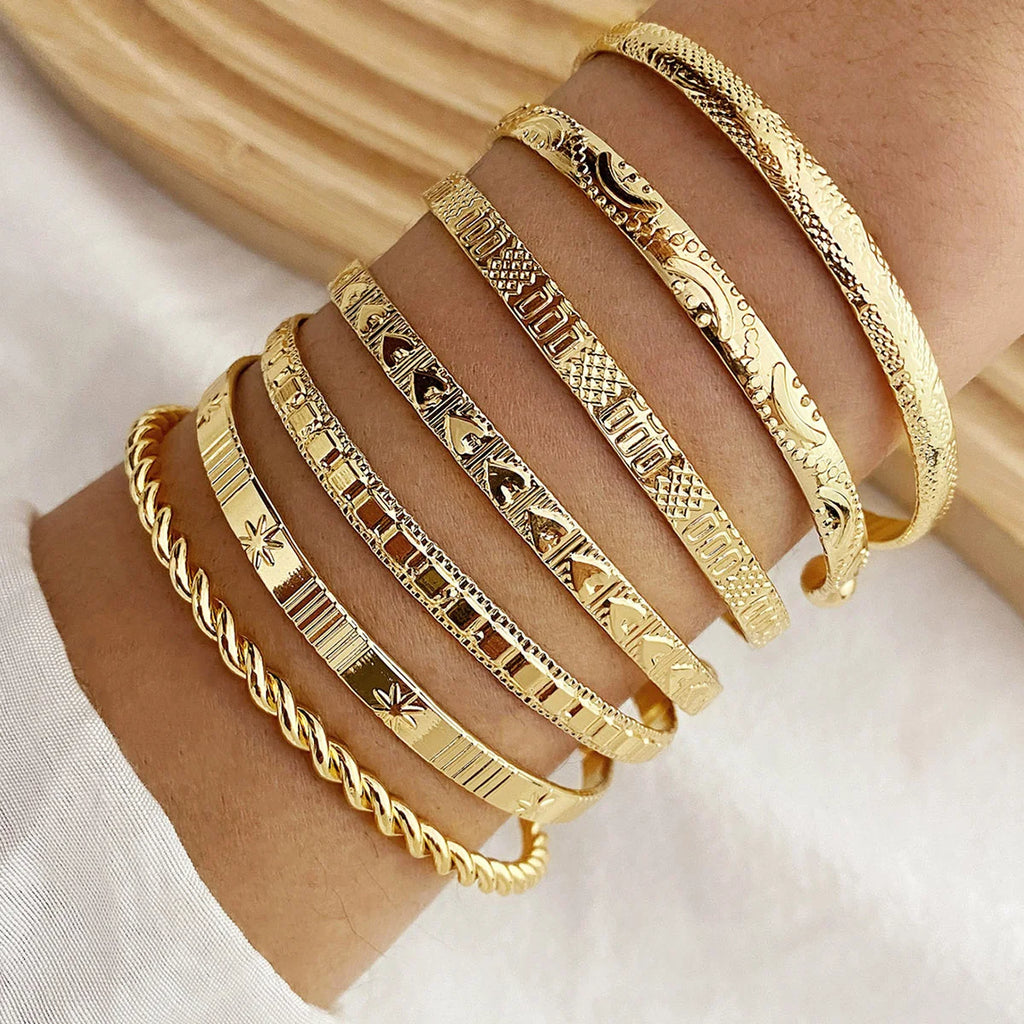 Golden Aura 7-Piece Bracelet Set – Timeless Radiance for Every Look