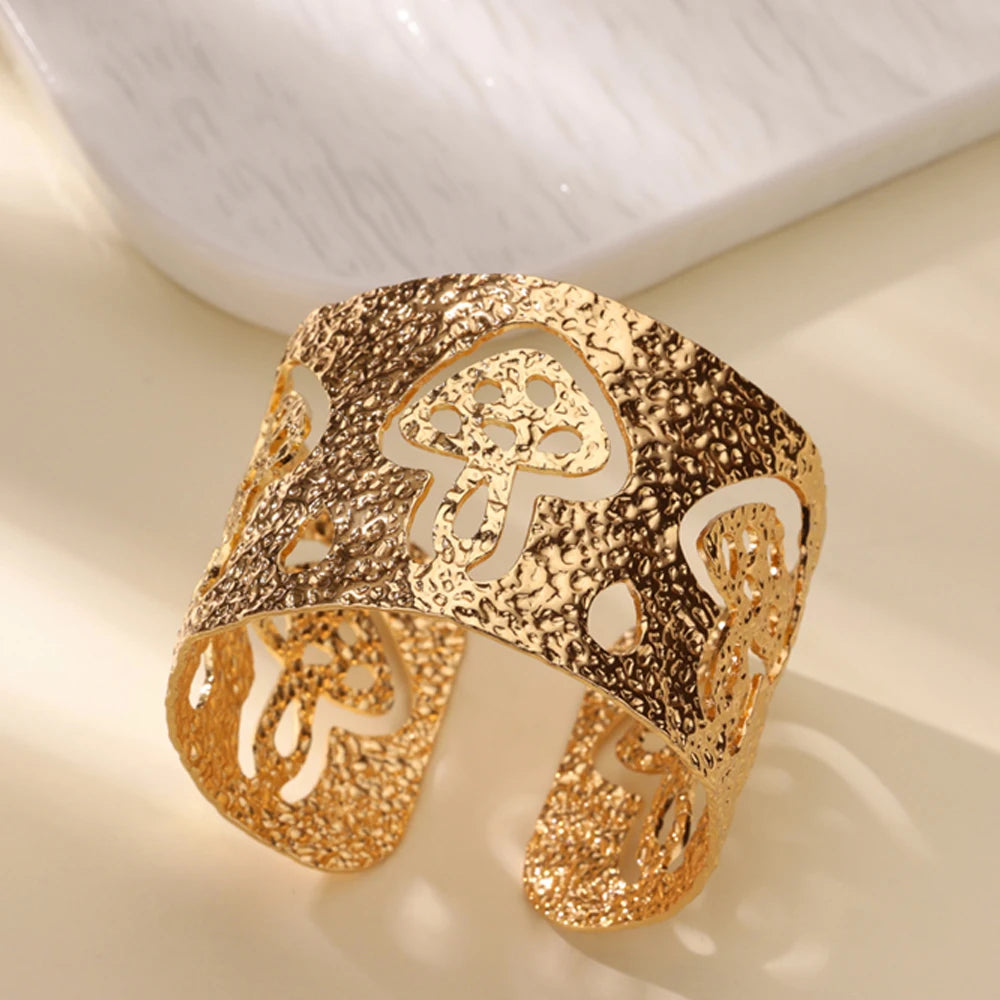 Golden Muse Bracelet Collection – Sculpted Elegance for Every Occasion
