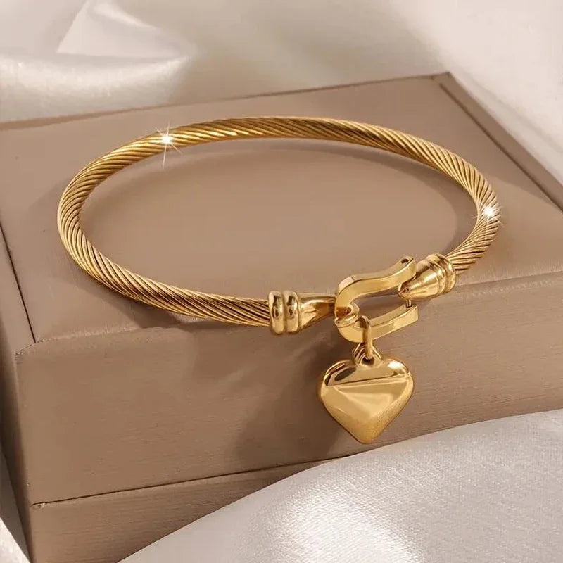 Golden Heart Luxe Bracelet – 18K Gold Plated Elegance