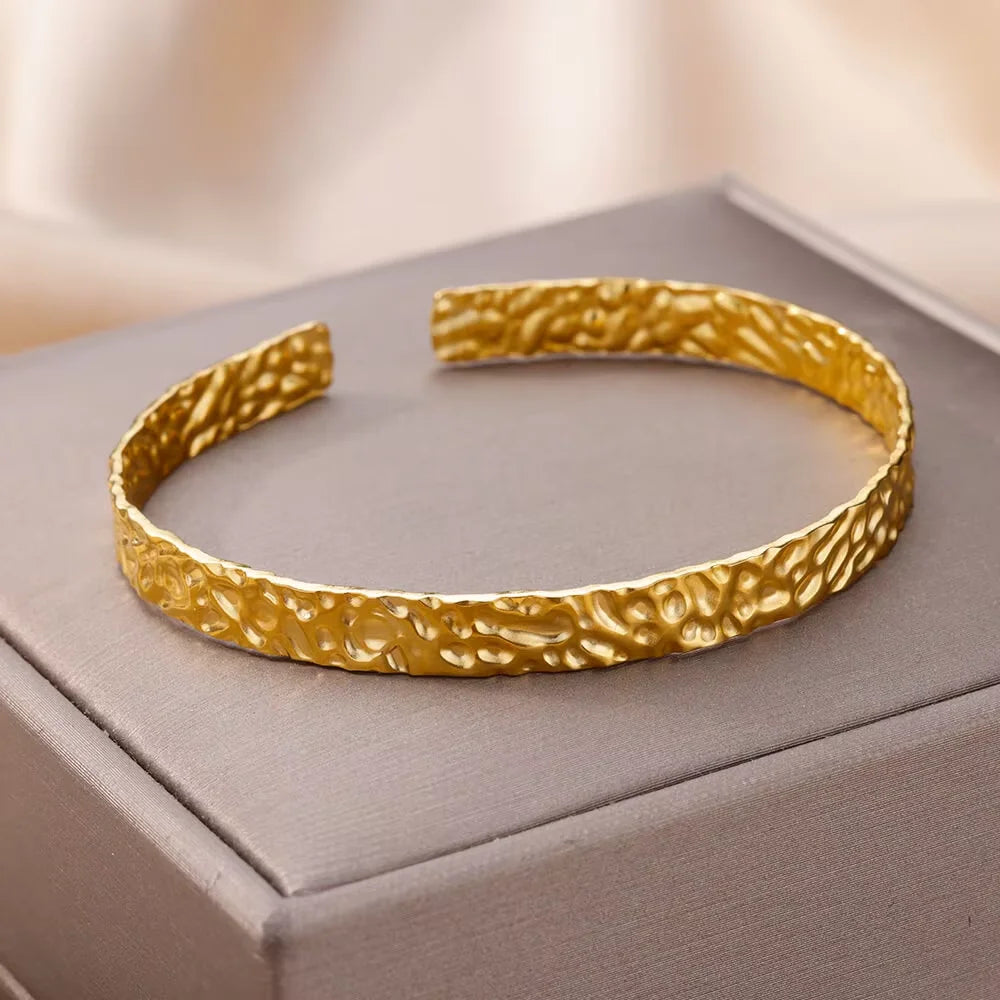 Golden Muse Bracelet Collection – Sculpted Elegance for Every Occasion