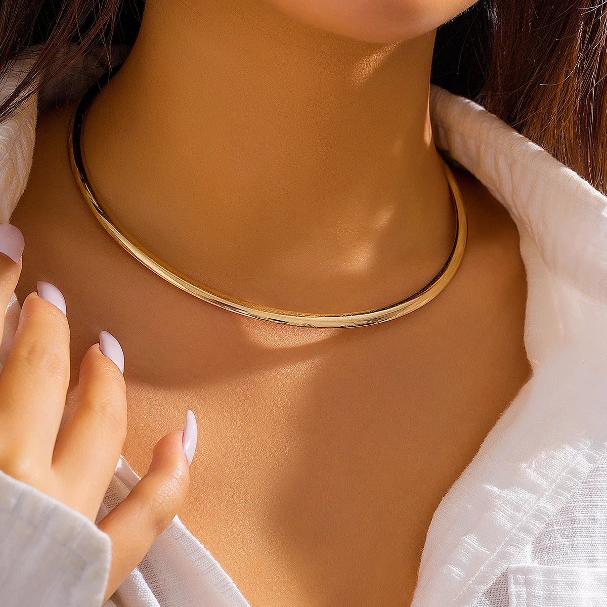 Golden Grace Choker – The Essence of Modern Elegance
